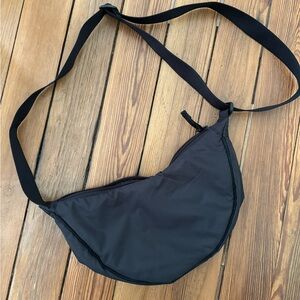 Uniqlo Round Mini Shoulder Bag in Black